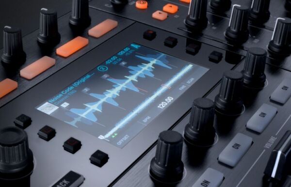 Traktor Kontrol S8 DJ Controller - Image 10