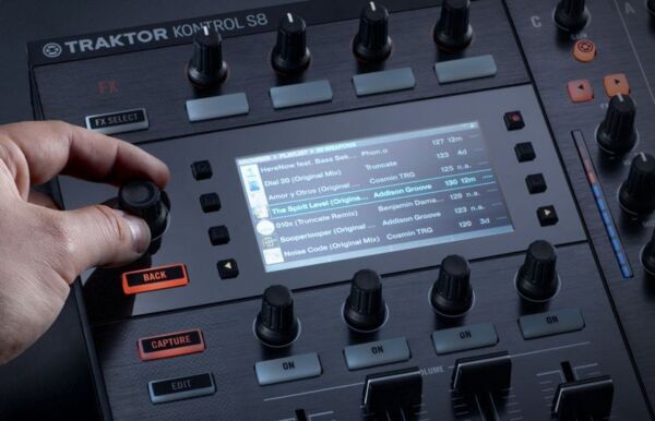 Traktor Kontrol S8 DJ Controller - Image 9