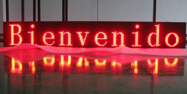 Monochromatic (red) P10 outdoor display - Image 3