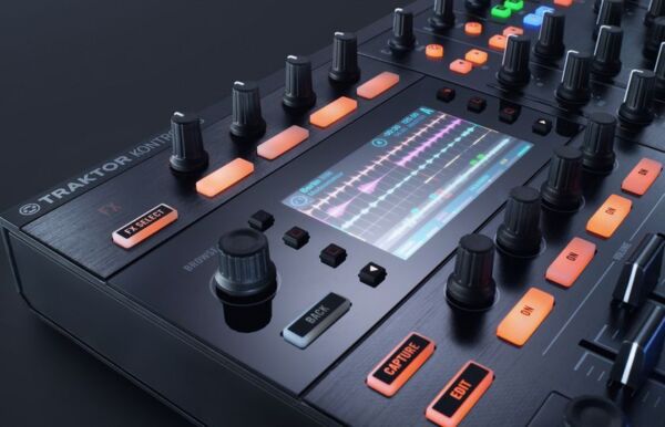 Traktor Kontrol S8 DJ Controller - Image 8